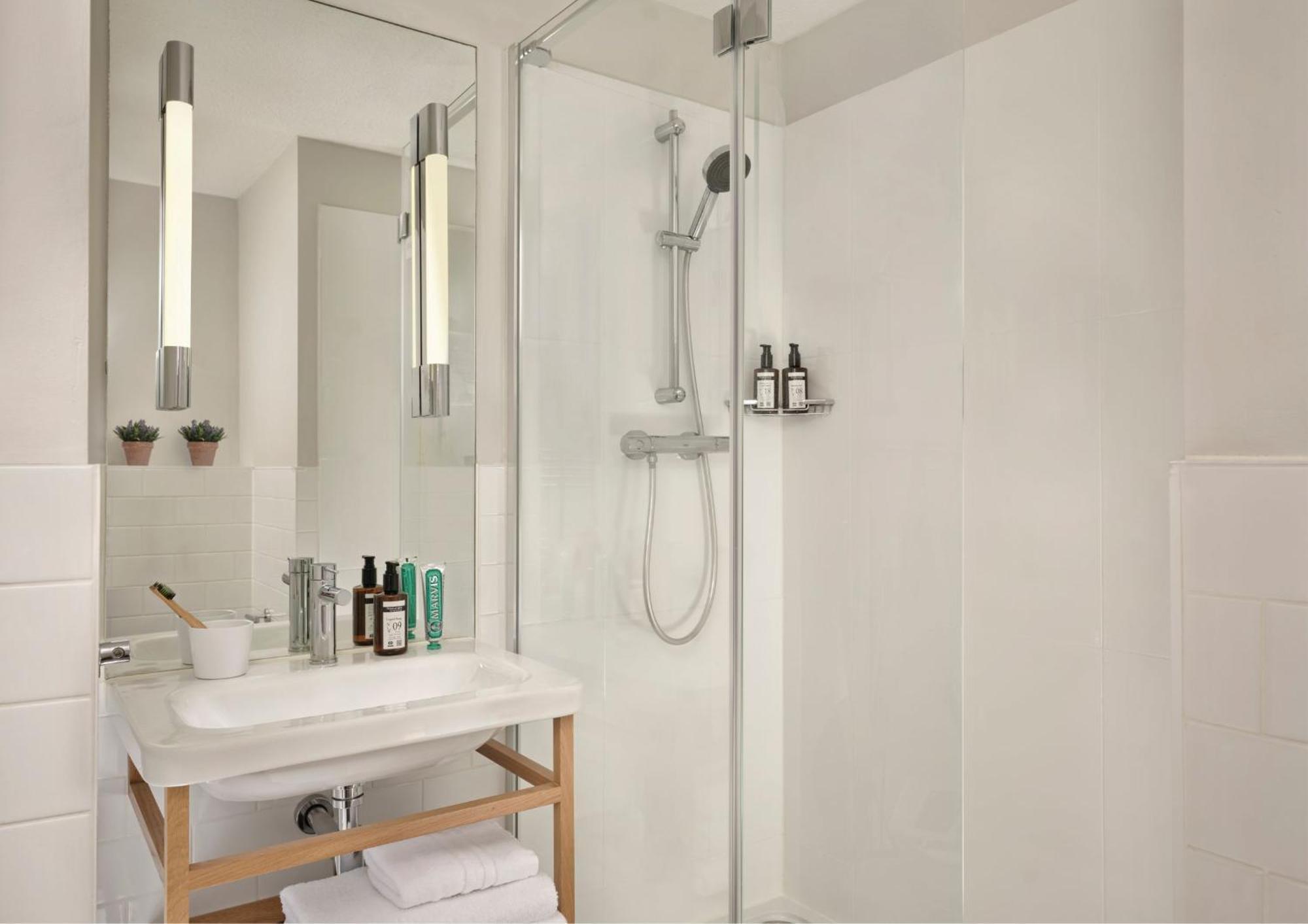 Studio,1739368502:JPEG